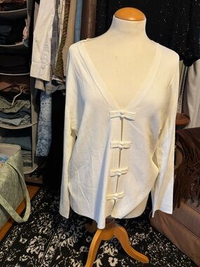 Chico's Vintage lightweight V-Neck Knit Cardigan w/ Knot-Style Closures Sz 3